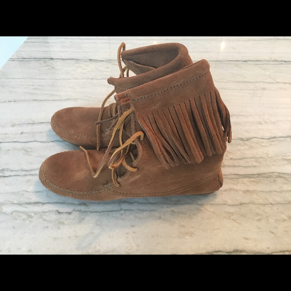 Minnetonka Tramper boots